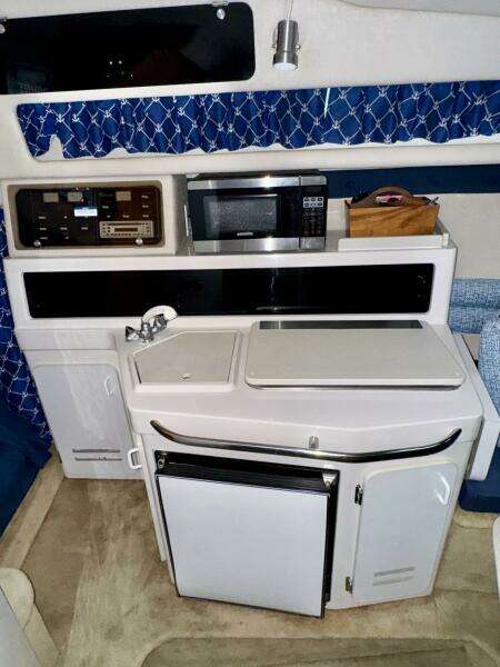 1994 Chaparral Signature 27 Cabin Cruiser