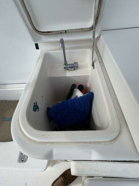 2005 Luhrs 41 Convertible "Rabbit Hole"