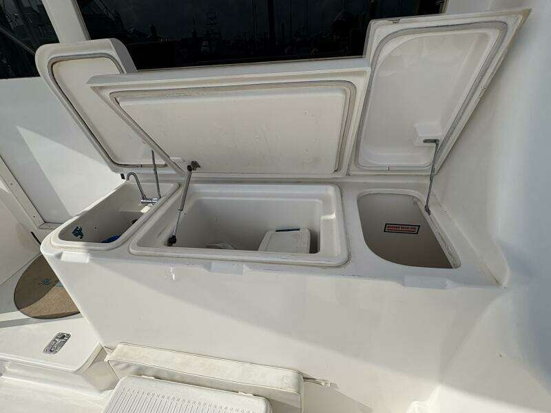 2005 Luhrs 41 Convertible "Rabbit Hole"