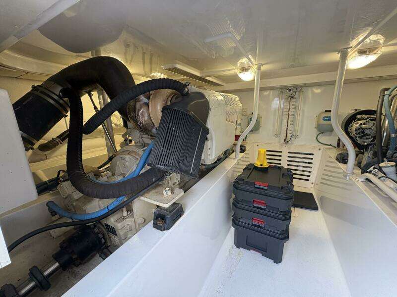 2005 Luhrs 41 Convertible "Rabbit Hole"