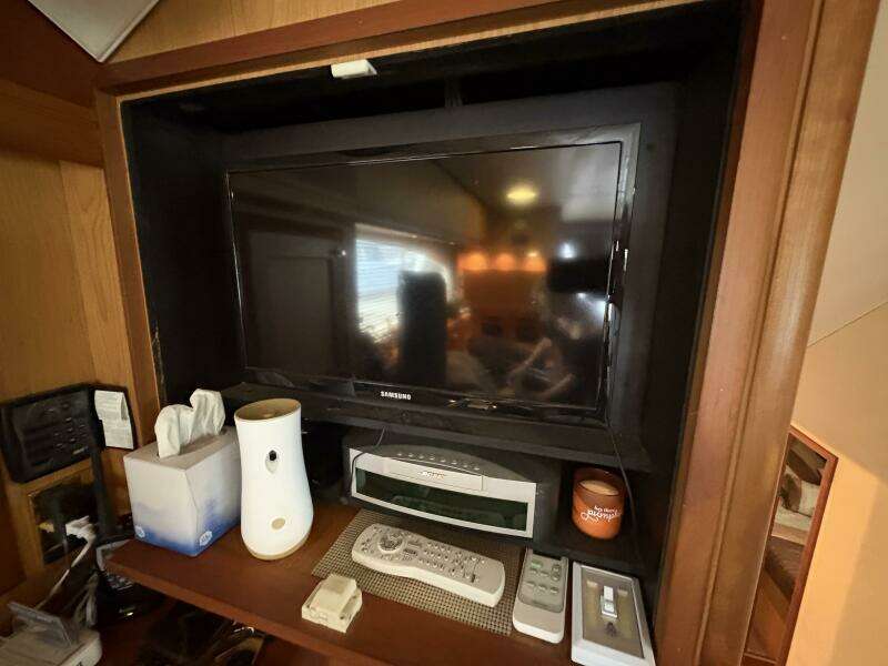 2005 Luhrs 41 Convertible "Rabbit Hole"