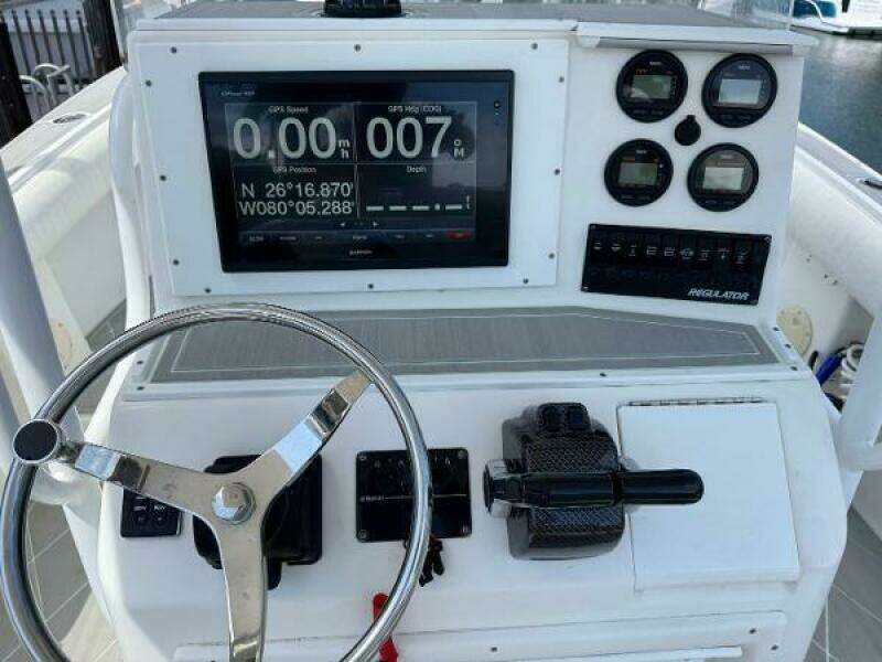 2005 Regulator 23 Center Console