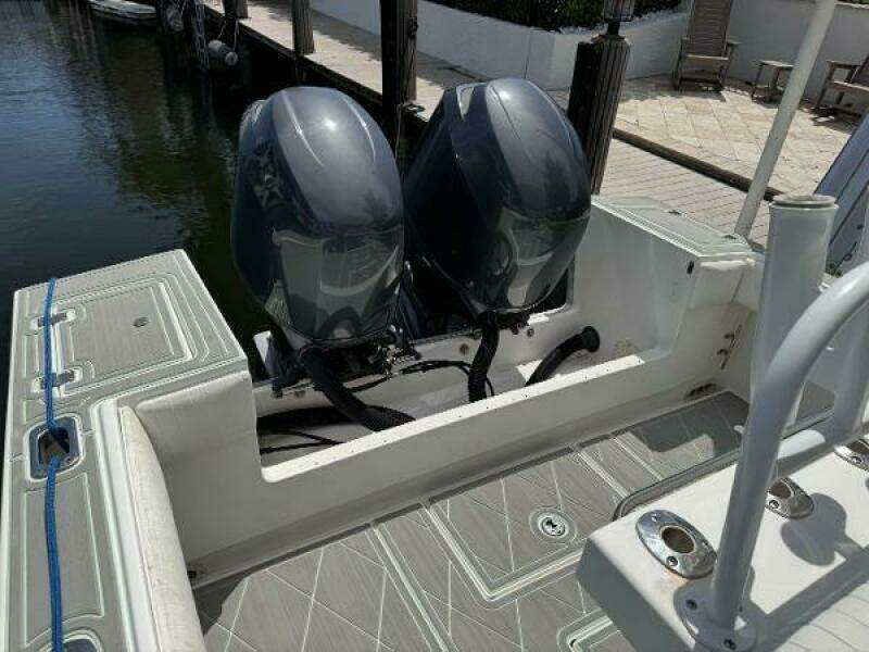 2005 Regulator 23 Center Console