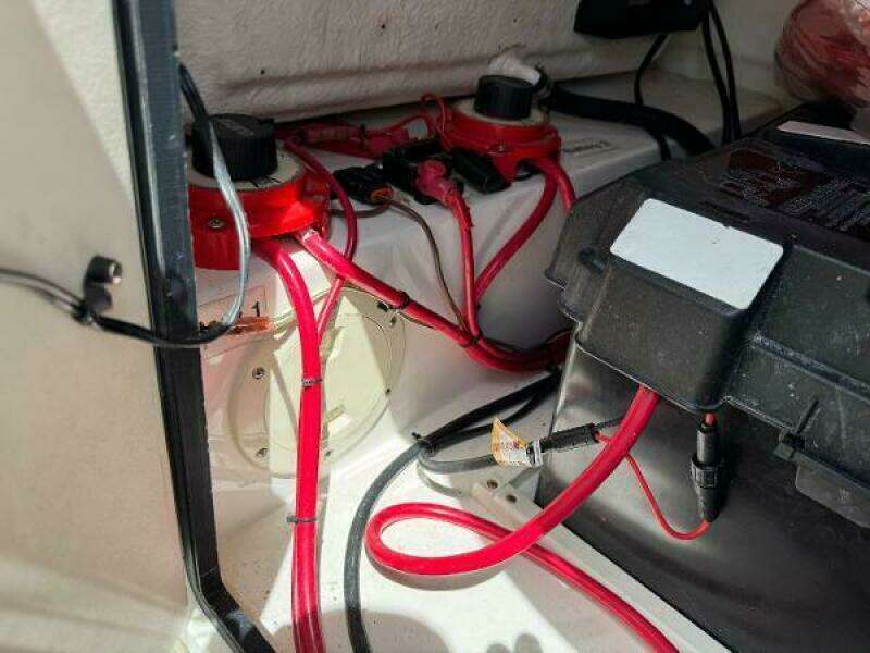 2005 Regulator 23 Center Console