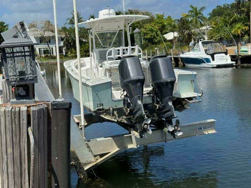 2005 Regulator 23 Center Console