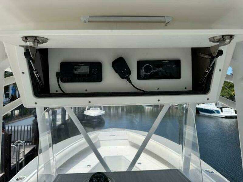 2005 Regulator 23 Center Console