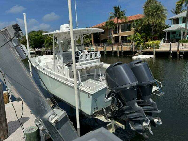 2005 Regulator 23 Center Console