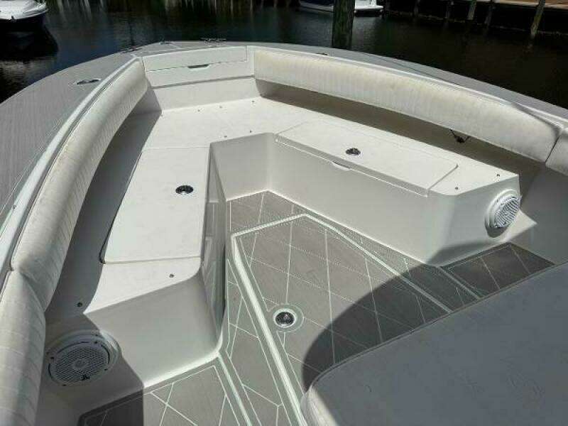 2005 Regulator 23 Center Console