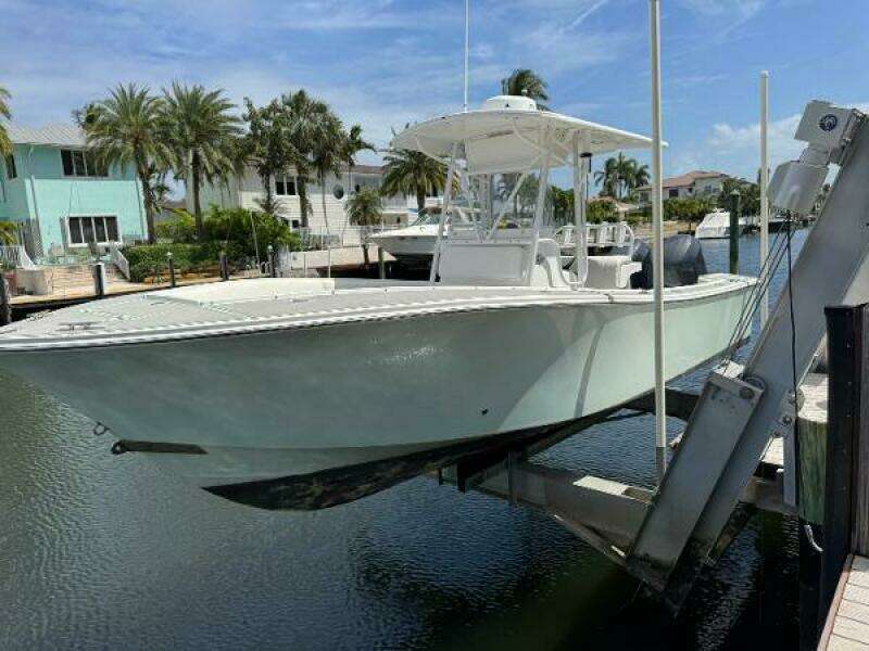 2005 Regulator 23 Center Console