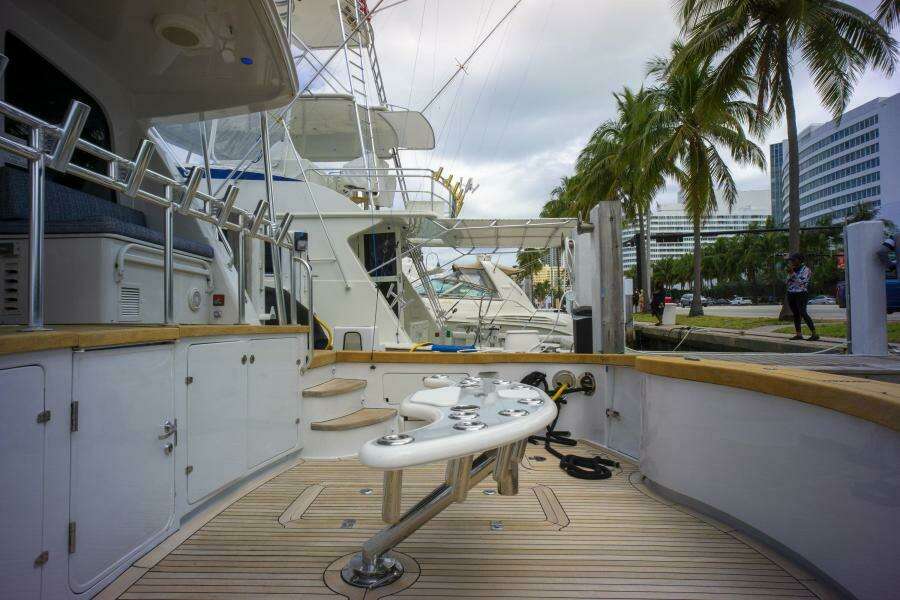 2005 Sea Force IX Enclosed Flybridge