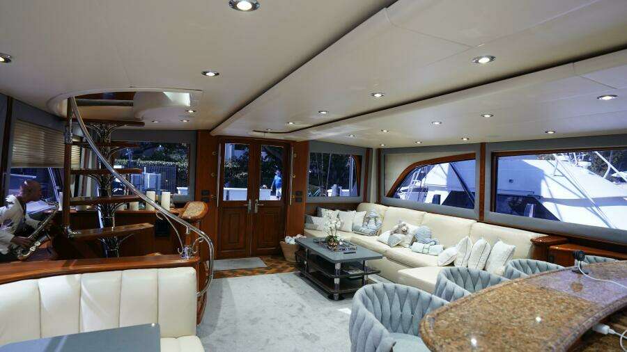 2005 Sea Force IX Enclosed Flybridge