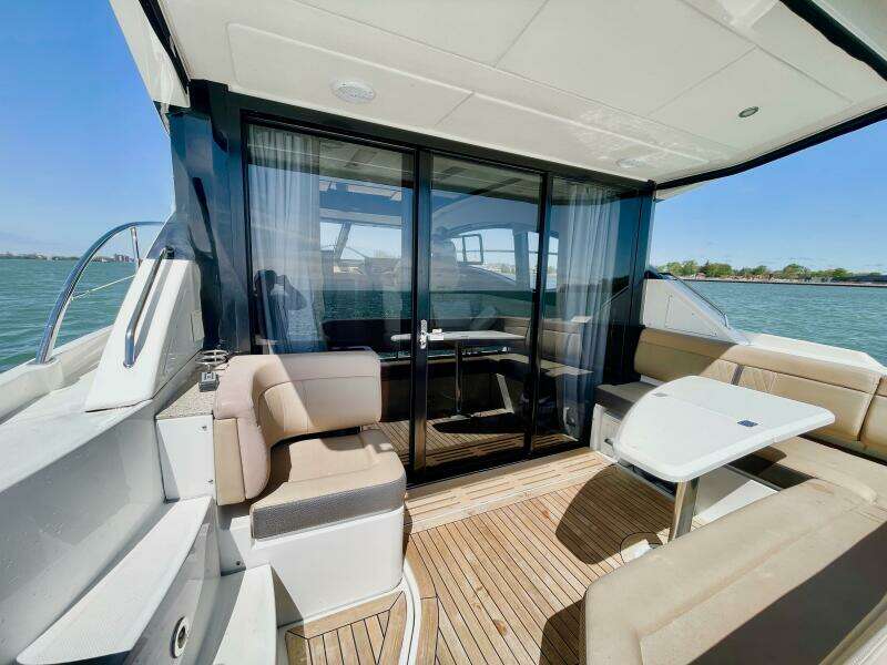 2017 Sea Ray 400 Sundancer