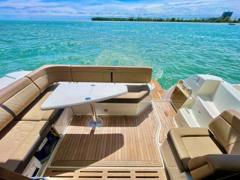 2017 Sea Ray 400 Sundancer