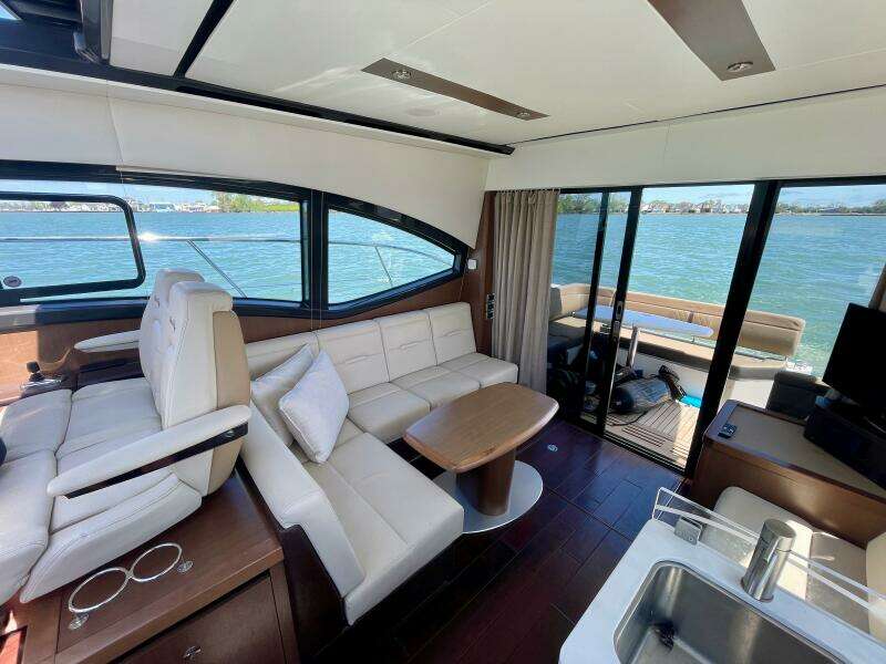 2017 Sea Ray 400 Sundancer