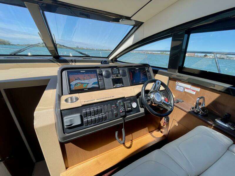 2017 Sea Ray 400 Sundancer