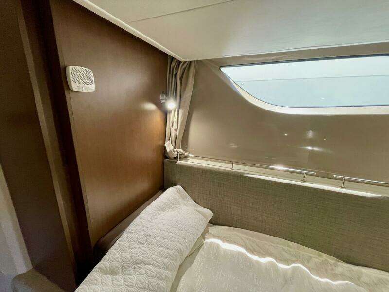 2017 Sea Ray 400 Sundancer