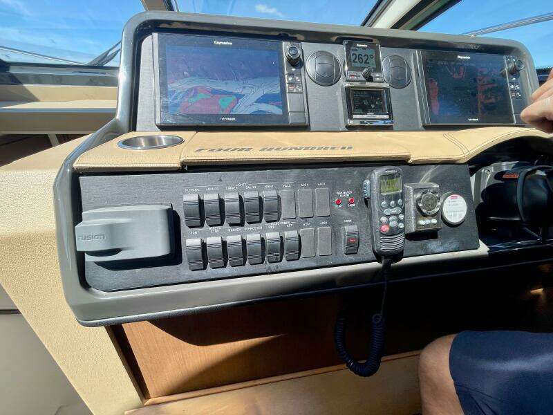 2017 Sea Ray 400 Sundancer