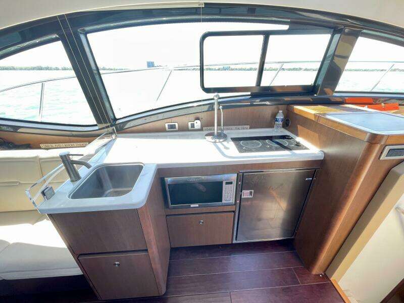 2017 Sea Ray 400 Sundancer