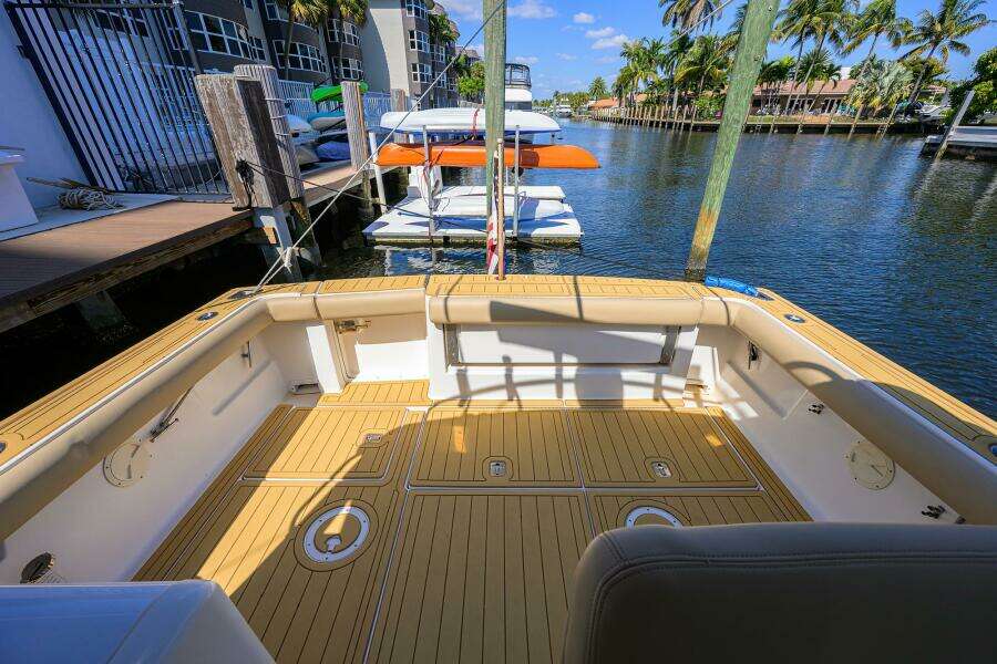 Tiara 3100 LE Black Jack - Cockpit