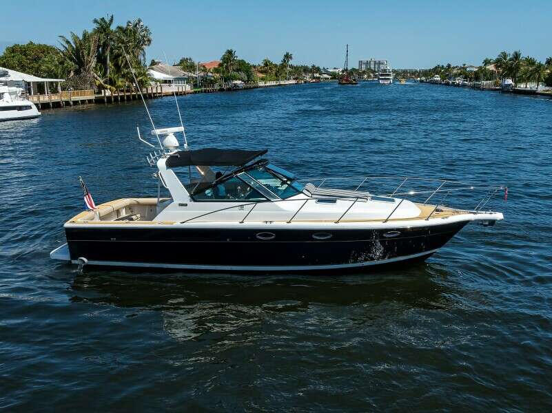 Tiara 3100 LE Black Jack - Profile