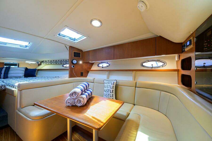 Tiara 3100 LE Black Jack - Cabin