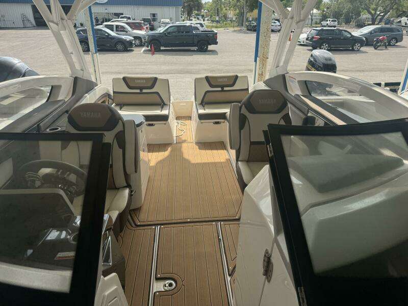 2022 Yamaha Boats 275 SD