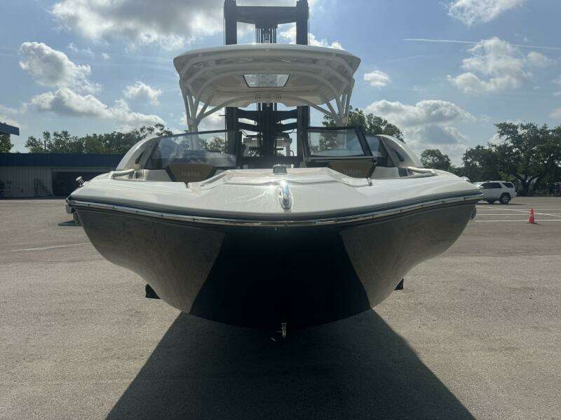 2022 Yamaha Boats 275 SD