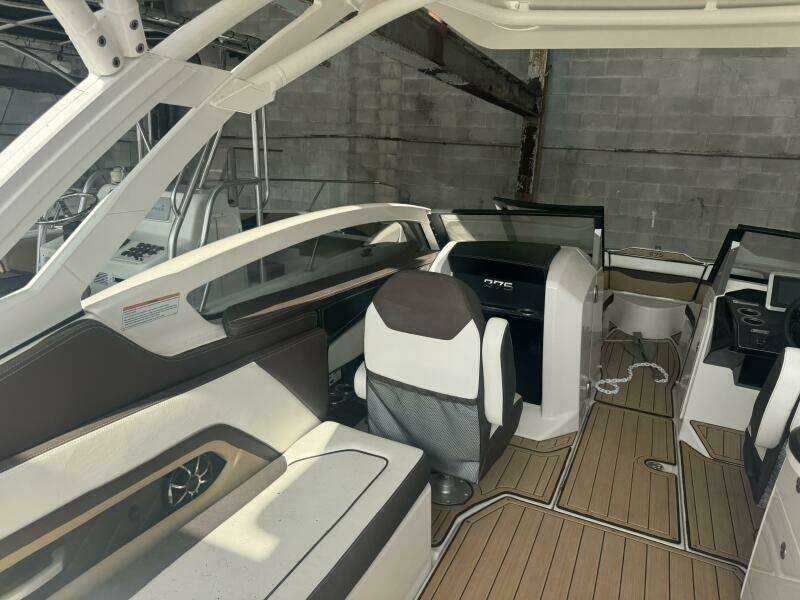 2022 Yamaha Boats 275 SD