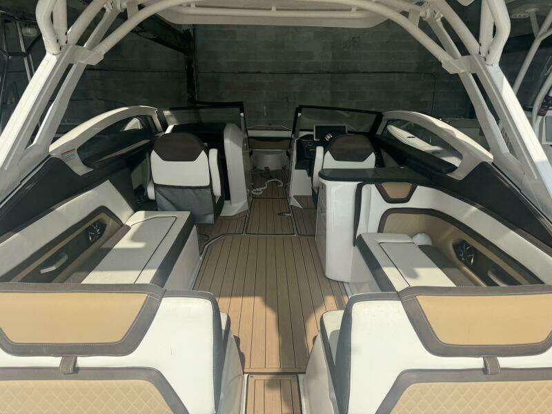 2022 Yamaha Boats 275 SD