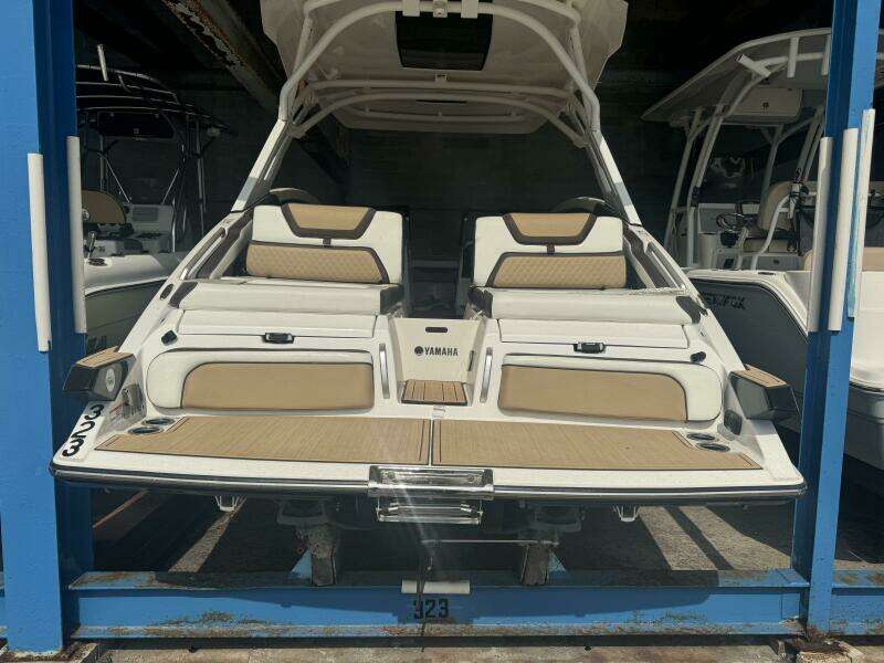 2022 Yamaha Boats 275 SD