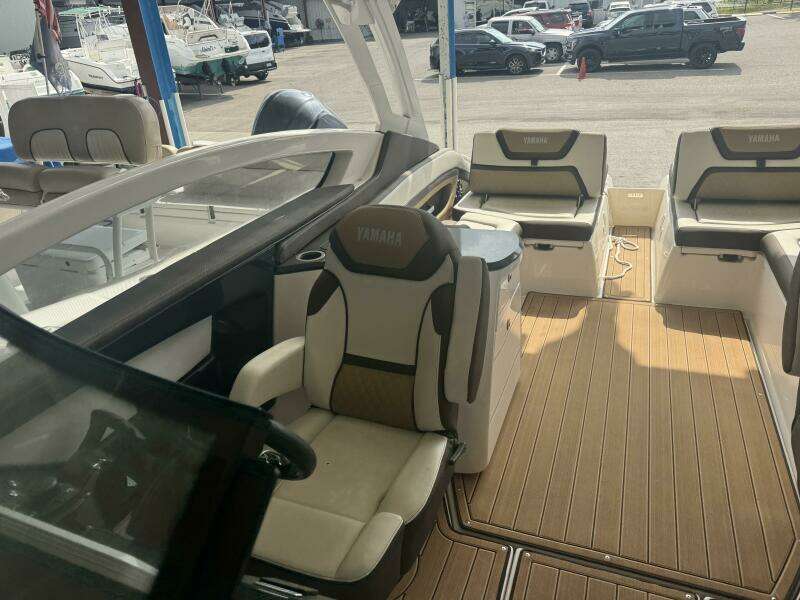 2022 Yamaha Boats 275 SD