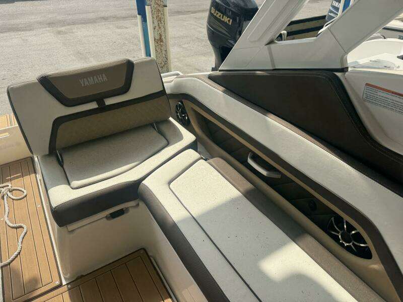 2022 Yamaha Boats 275 SD