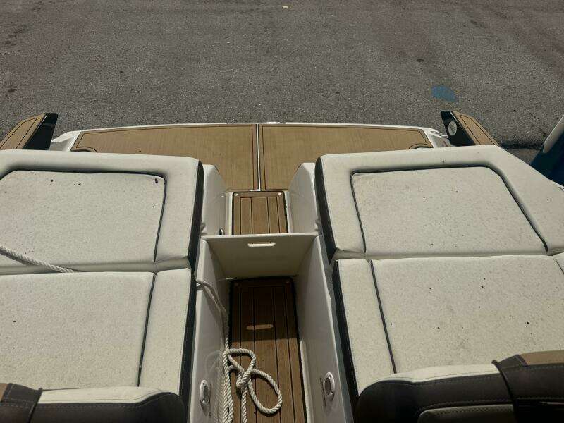 2022 Yamaha Boats 275 SD