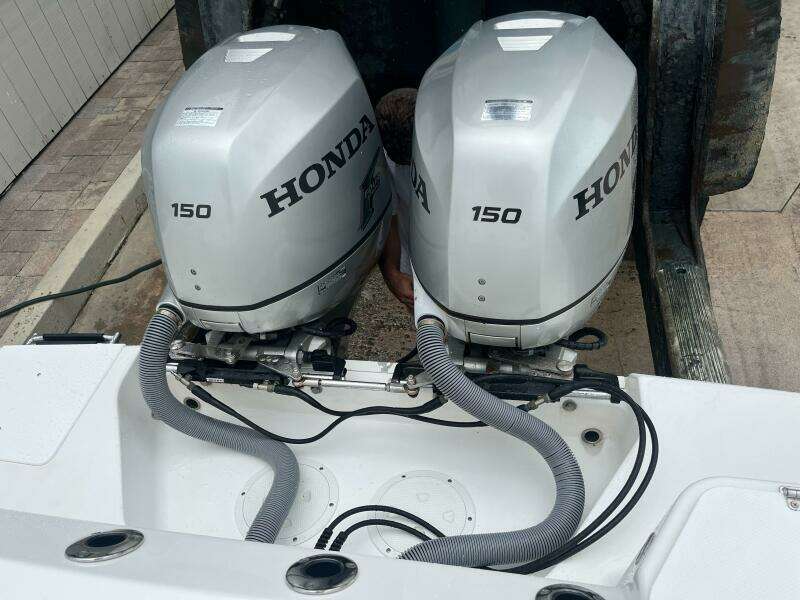 2007 Everglades 240CC