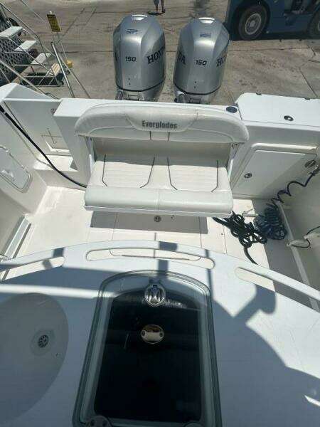 2007 Everglades 240CC