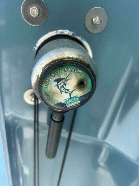 2007 Everglades 240CC