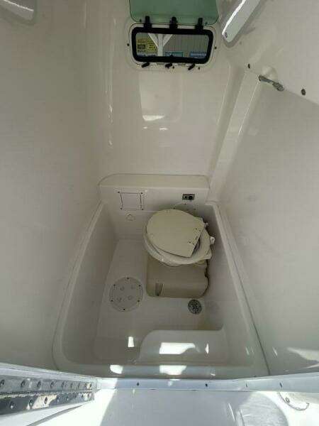 2007 Everglades 240CC