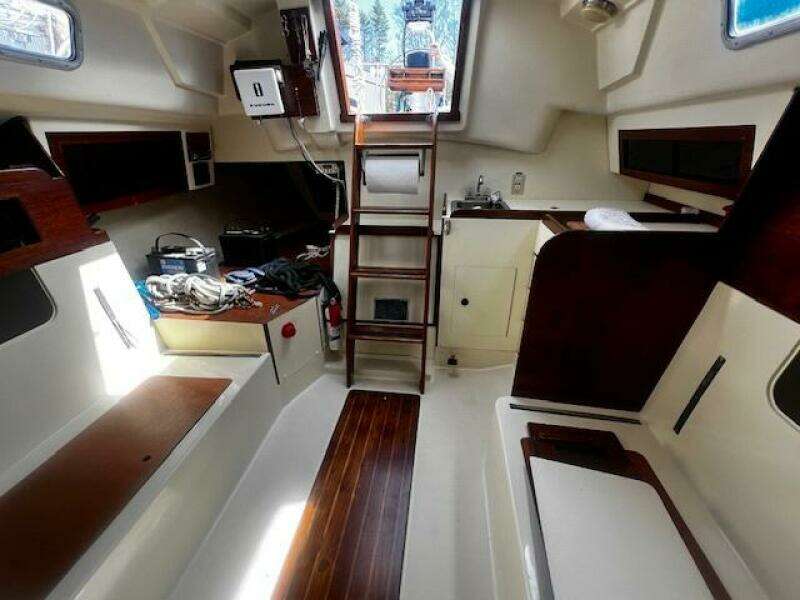 1983 Pearson 303 Sloop