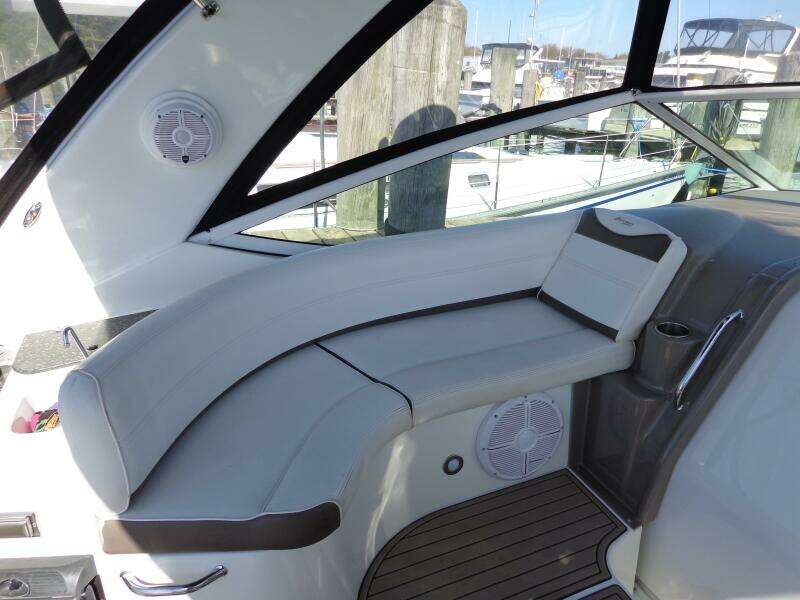 2008 Cruisers Yachts 330/350 Express