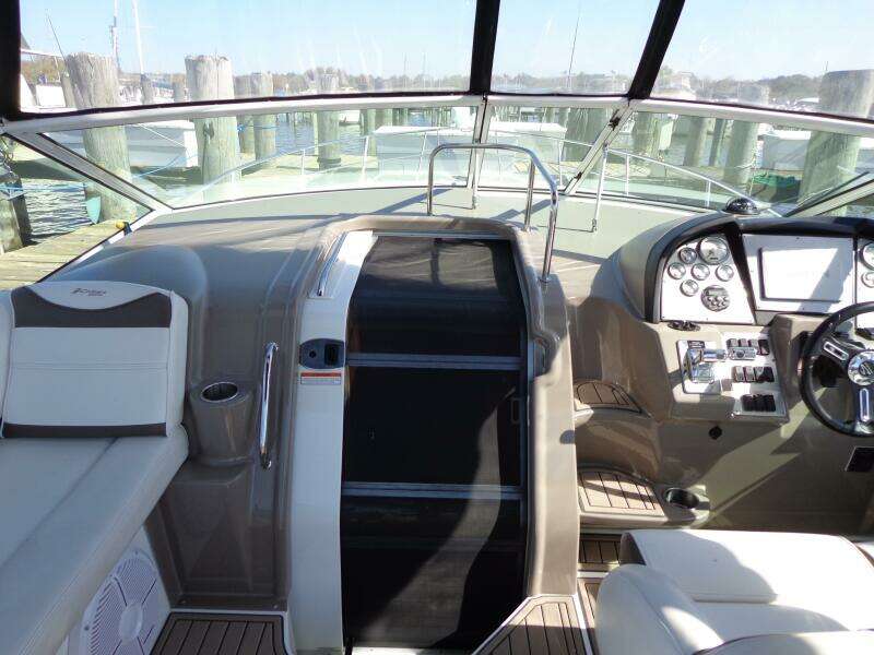 2008 Cruisers Yachts 330/350 Express