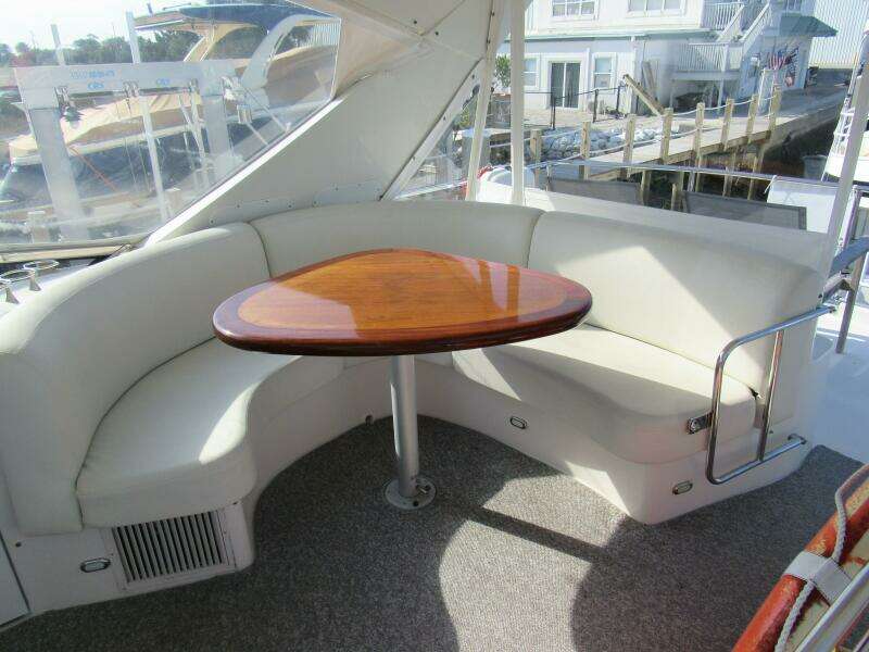 Flybridge Dinette