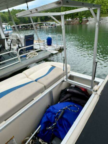 2002 Bennington 257L Pontoon Boat