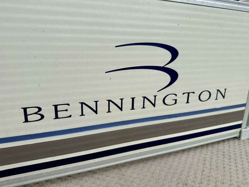 2002 Bennington 257L Pontoon Boat