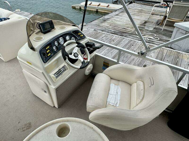 2002 Bennington 257L Pontoon Boat