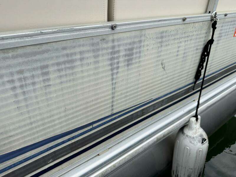 2002 Bennington 257L Pontoon Boat