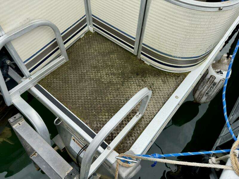 2002 Bennington 257L Pontoon Boat