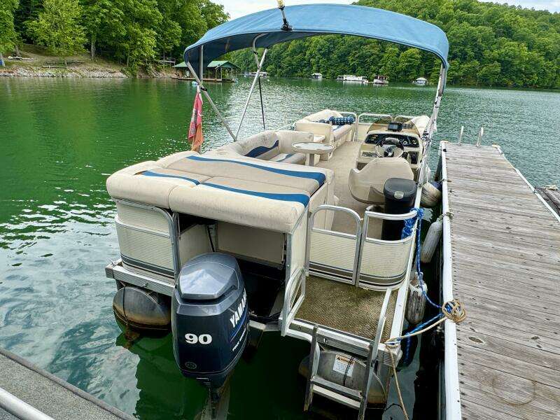 2002 Bennington 257L Pontoon Boat