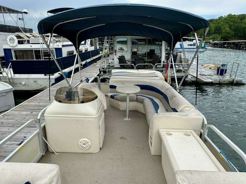 2002 Bennington 257L Pontoon Boat