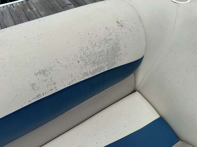 2002 Bennington 257L Pontoon Boat