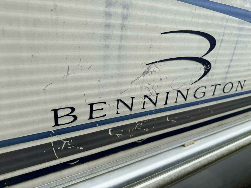 2002 Bennington 257L Pontoon Boat